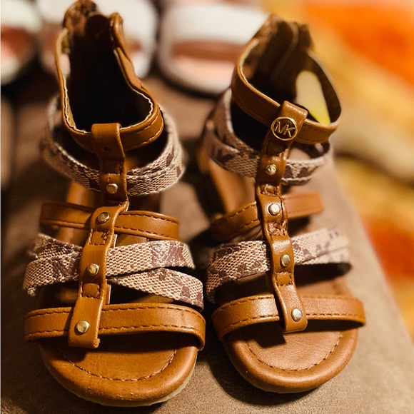 Toddler girl sandals size 6c - Picture 2 of 4